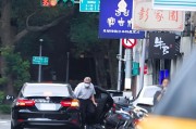 巨野台当局这个单位的公车，给了狗了